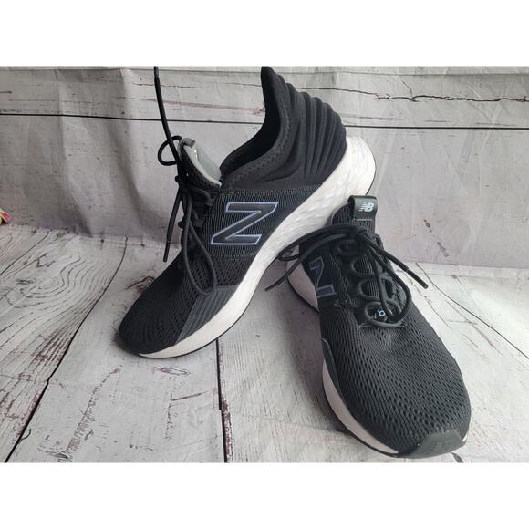 Size 8.5 Men’s New Balance Fresh Foam ROAV Running Shoes MROAVBK1 BLACK - Picture 1 of 11